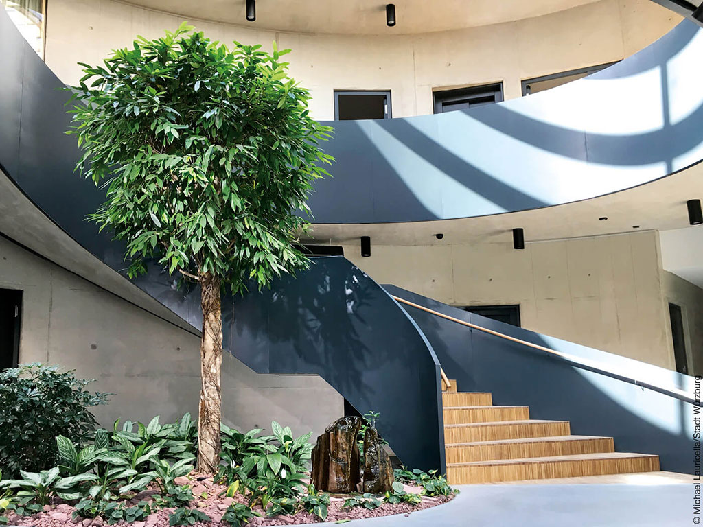 Treppe im Gebäude mit perfekter Oberfläche