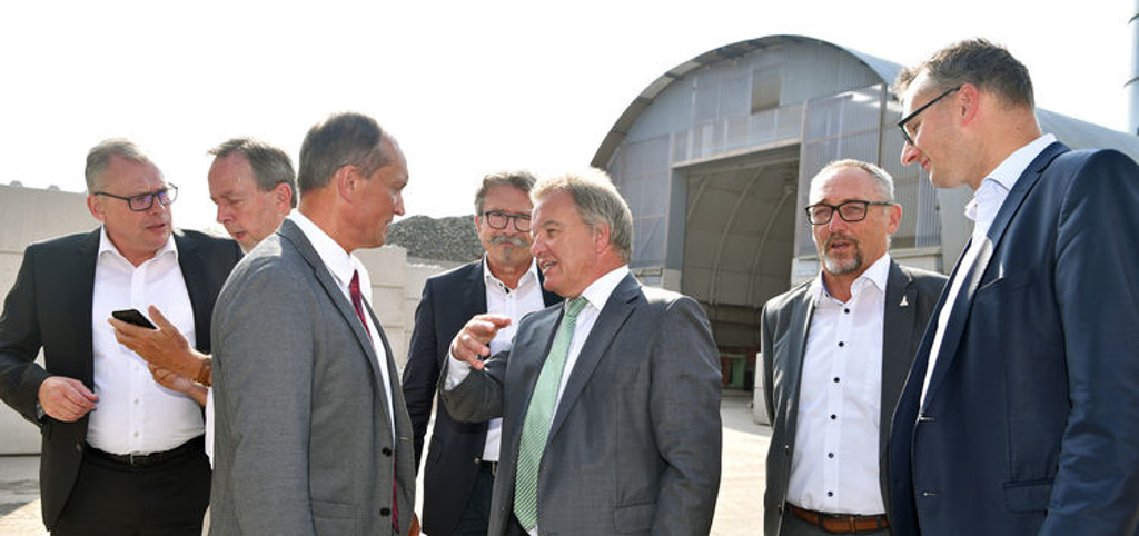 Walter Feeß im Gespräch mit Minister Untersteller